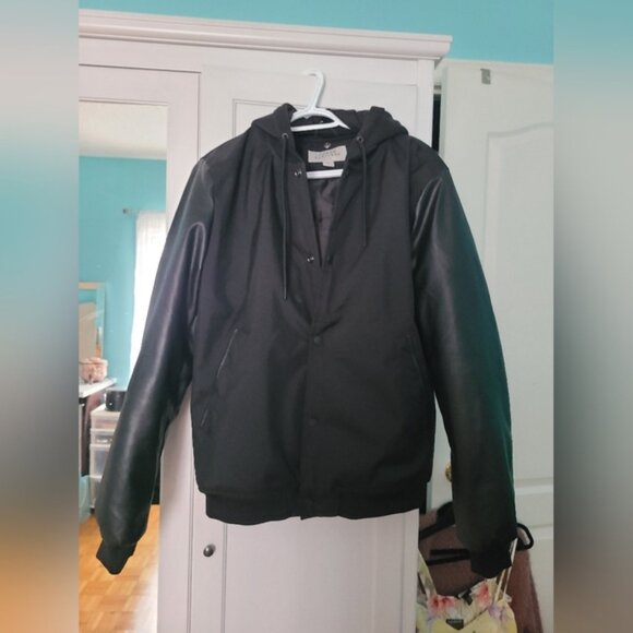 Men's Black Faux Vegan Leather Hooded Streetwear Bomber Jacket Small - Picture 15 of 15